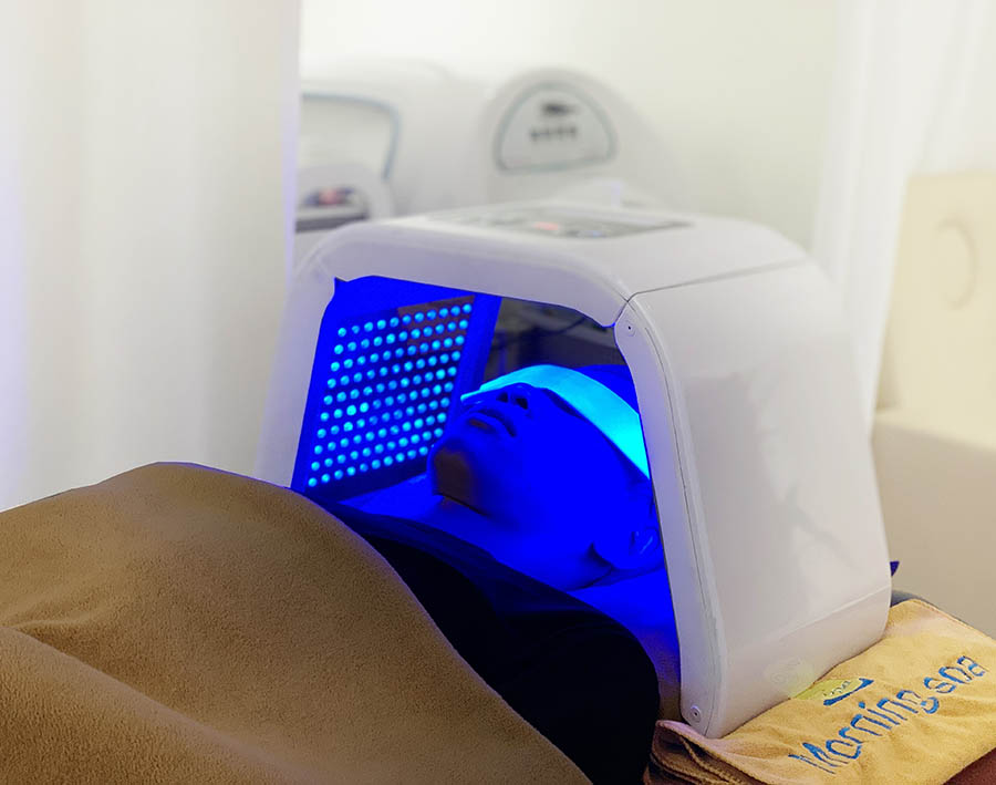 den-anh-sang-mau-tim-morning-spa